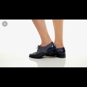 Like-new Aerosoles US11 blue checkered oxfords!